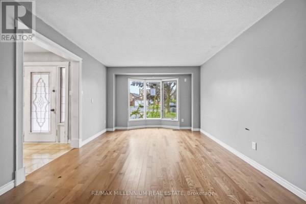 Living room - 113 Glenabbey Drive, Clarington, ON L1E2B6 Photo 4