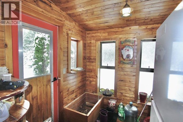 Family room - 113 Nadu Road, Masset, BC V0T1M0 Photo 2