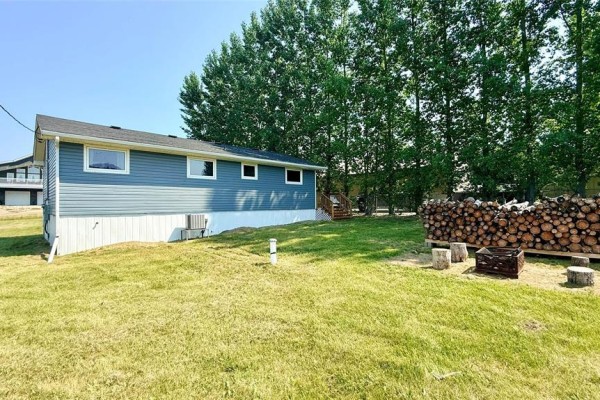 Living room - 115 Teal Street, Oak Lake Beach, MB R0M1P0 Photo 5