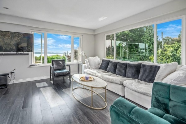 1130 Maple Street, White Rock, BC V4B4M6 Photo 3