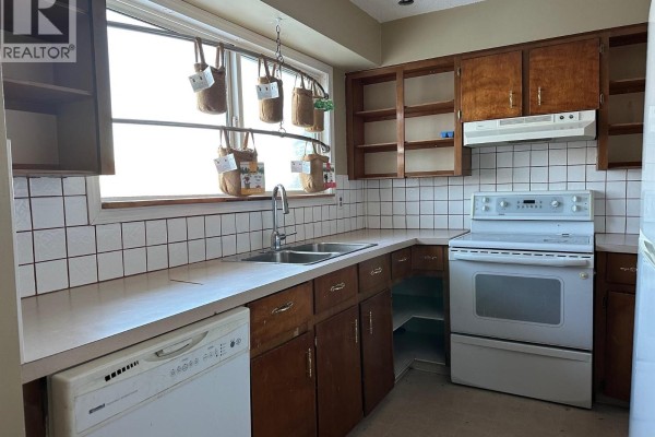 11308 89a Street, Fort St  John, BC, photo 2