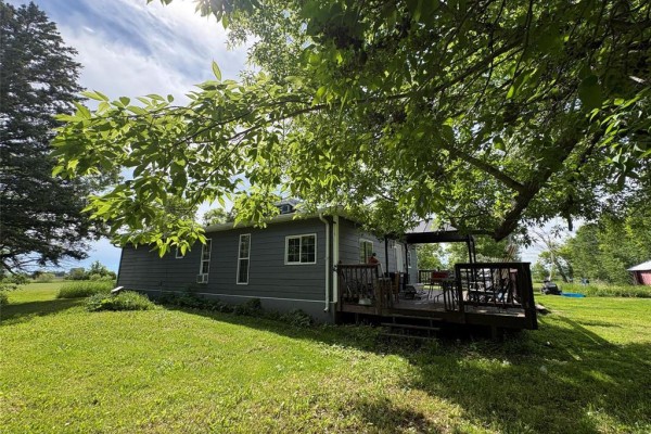 Primary Bedroom - 113084 362 Highway, Dauphin, MB R7N2T7 Photo 4