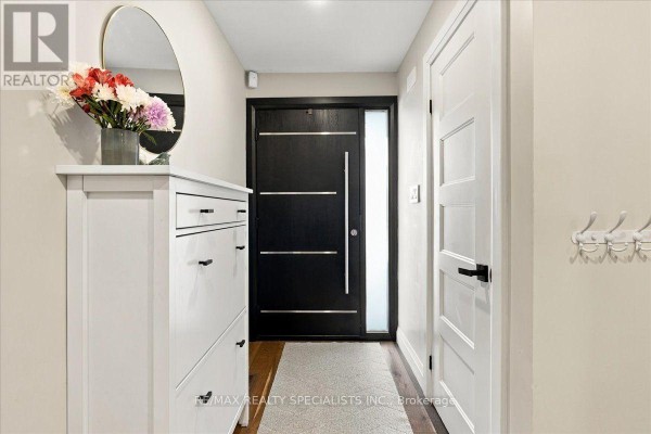 Laundry room - 1131 Highgate Place, Mississauga, ON L4W3H3 Photo 5
