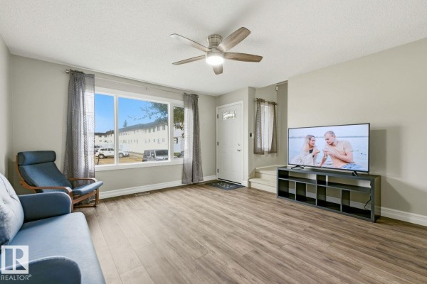 Primary Bedroom - 11317 22 Av Nw, Edmonton, AB T6J4V8 Photo 4
