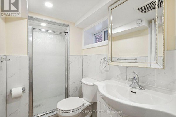 Bedroom 3 - 1132 Glengrove Avenue, Toronto, ON M6B2K4 Photo 5