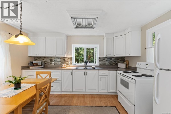 1132 Pat Burns Ave, Gabriola Island, BC, photo 3