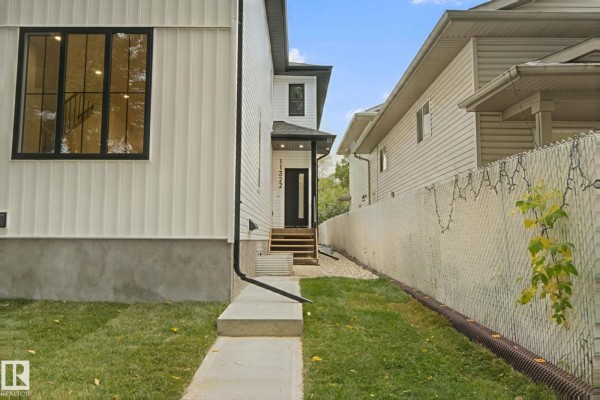Kitchen - 11322 91 St. Nw, Edmonton, AB T5B4T4 Photo 3