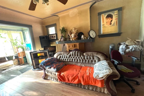 Den - 11323 97 St Nw, Edmonton, AB T5G1X3 Photo 4