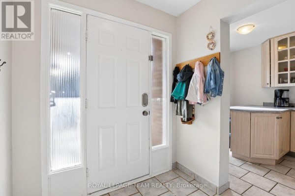 Primary Bedroom - 1133 St Emmanuel Terrace, Ottawa, ON K1C2J6 Photo 5