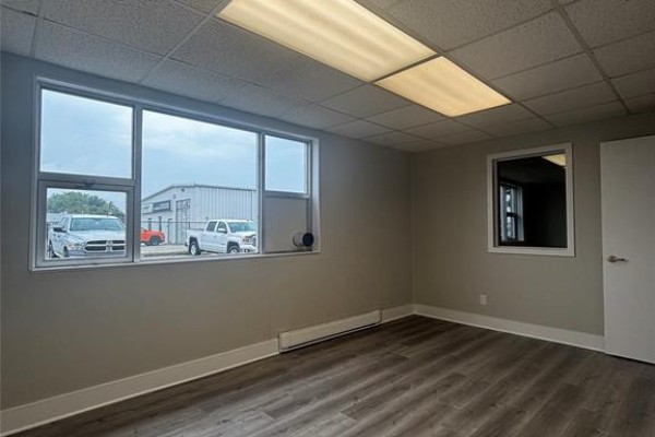 1133 Vanier Road, Sarnia, ON N7S3Y6 Photo 2