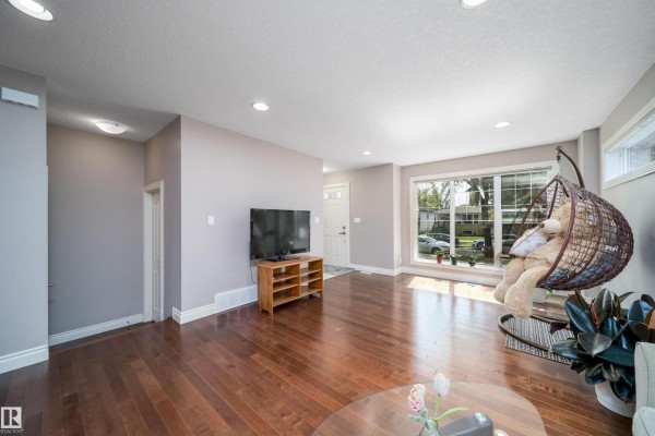 Family room - 11342 79 Av Nw, Edmonton, AB T6G0P3 Photo 4