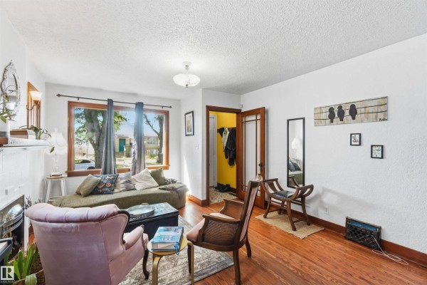 11343 96 St Nw, Edmonton, AB T5G1T2 Photo 4