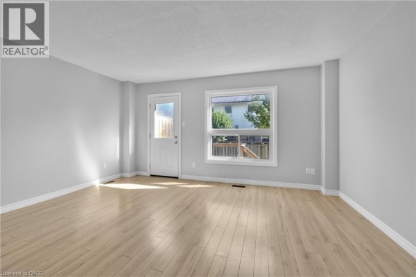 Living room - 1135 Nellis Street Unit# 2, Woodstock, ON N4T1P7 Photo 2