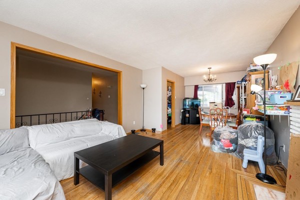 11350 Lansdowne Drive, Surrey, BC V3R4Z9 Photo 3