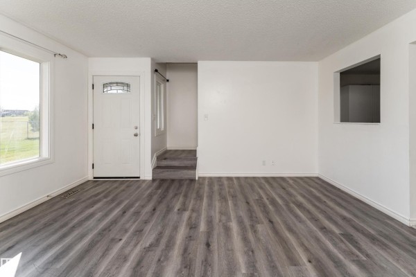 Primary Bedroom - 11363 22 Av Nw, Edmonton, AB T6J4V8 Photo 4
