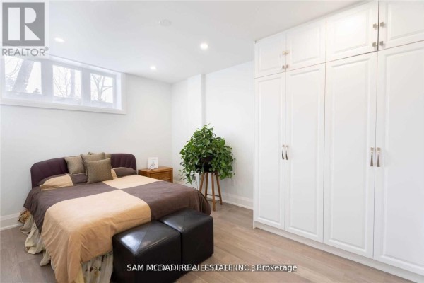 Bedroom with large closet, bed and plant - 1138 Garden Road Mississauga