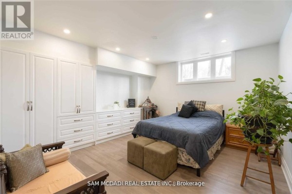 Bedroom with built-in storage and bed - 1138 Garden Road Mississauga