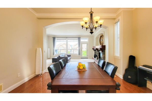 11382 154a Street, Surrey, BC V3R2V7 Photo 4