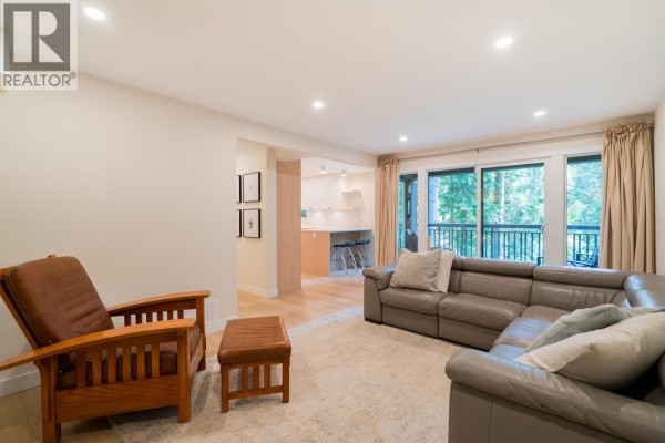 1139 Heritage Boulevard, North Vancouver, BC V7J3G8 Photo 4