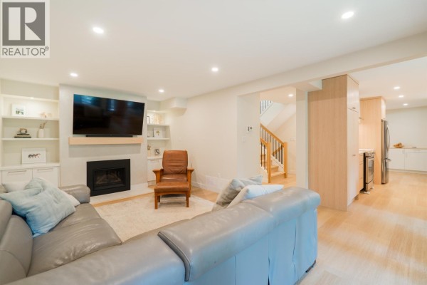 1139 Heritage Boulevard, North Vancouver, BC V7J3G8 Photo 5