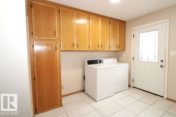 Primary Bedroom - 11393 22 Av Nw, Edmonton, AB T6J4V8 Photo 4