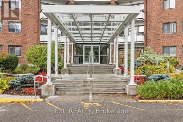 114 - 20 Chesterton Drive, Ottawa, ON K2E6Z7 Photo 2