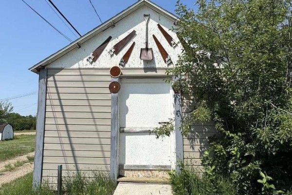 Primary Bedroom - 114 3rd Avenue, Climax, SK S0N0N0 Photo 3