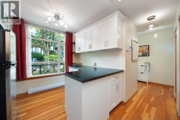 114 8 Renaissance Square, New Westminster, BC V3M7A9 Photo 4