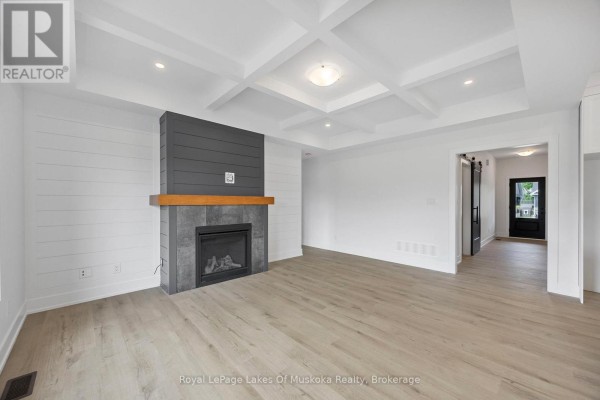Living room - 114 Brandon Avenue, Severn, ON L0K1E0 Photo 5