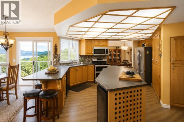 4pc Bathroom - 114 Eastside Road, Okanagan Falls, BC  Photo 5