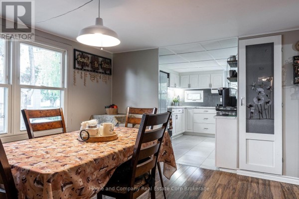 Kitchen - 114 Oak Street, Perth East, ON N5A6S6 Photo 3