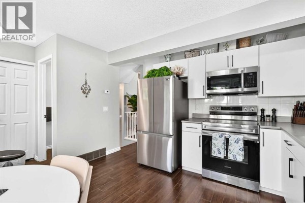 Living room - 114 Patina Park Sw, Calgary, AB T3H3E3 Photo 5