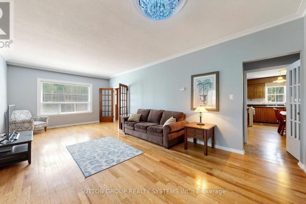 114 Rosemount Avenue, Toronto, ON, photo 3