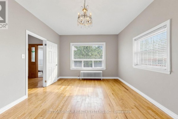 Living room - 114 Rosemount Avenue, Toronto, ON M6H2M7 Photo 5