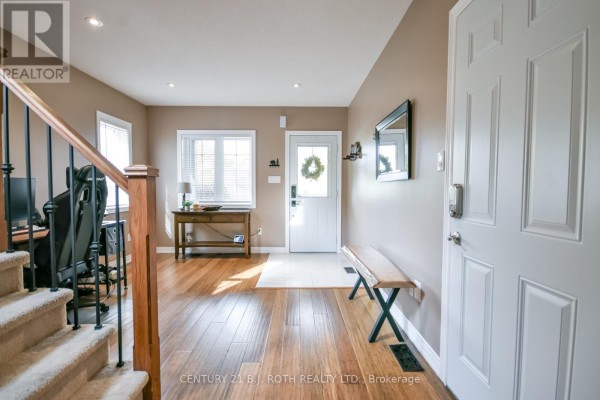 Dining room - 114 Stonemount Crescent, Essa, ON L0M1B4 Photo 4