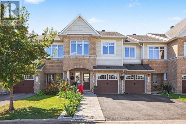Townhouse for sale at 114 Waterfern Way, Ottawa, ON - MLS® 4VbVRF