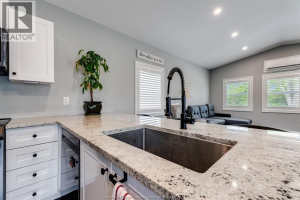 Kitchen - 11408 County Rd 46 Unit# 10, Comber, ON N0P1J0 Photo 5