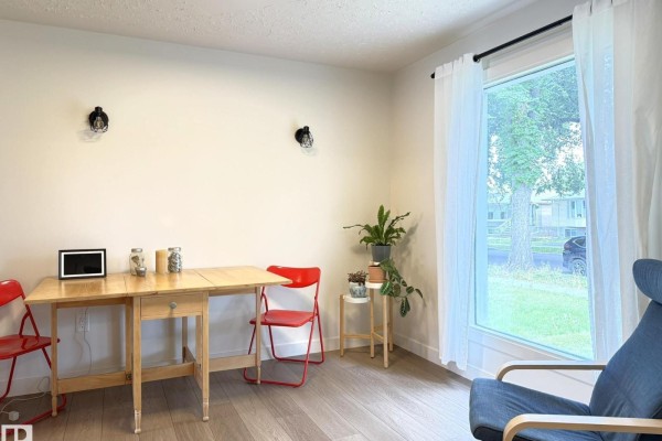 Primary Bedroom - 11416 90 St Nw, Edmonton, AB T5B3X7 Photo 4