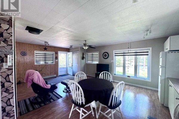 Living room - 1142 Fantham Rd, Fauquier, ON P0L1G0 Photo 4
