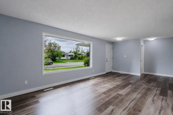 Primary Bedroom - 11420 46 Av Nw, Edmonton, AB T6H0A5 Photo 4