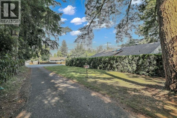 11428 207 Street, Maple Ridge, BC V2X1W8 Photo 2