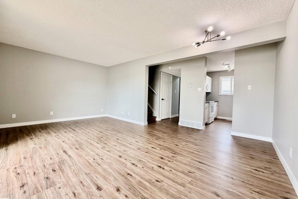 Primary Bedroom - 11430 139 Av Nw, Edmonton, AB T5X3L4 Photo 4