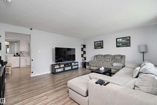 Primary Bedroom - 11439 39 Av Nw, Edmonton, AB T6J0M5 Photo 5