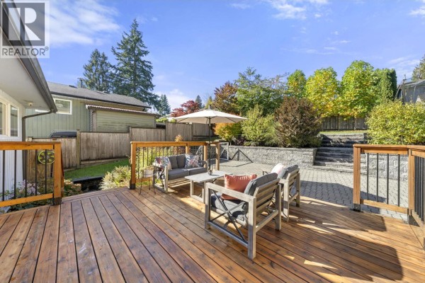 1147 Deep Cove Road, North Vancouver, BC V7G1S4 Photo 3