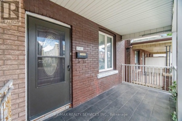 Bedroom - 1147 Dufferin Street, Toronto, ON M6H4B7 Photo 4
