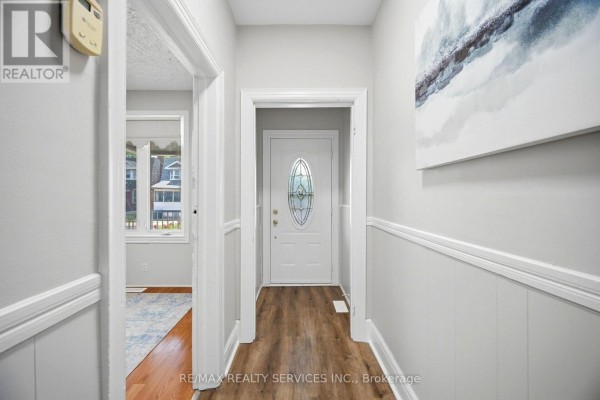 Primary Bedroom - 1147 Dufferin Street, Toronto, ON M6H4B7 Photo 5
