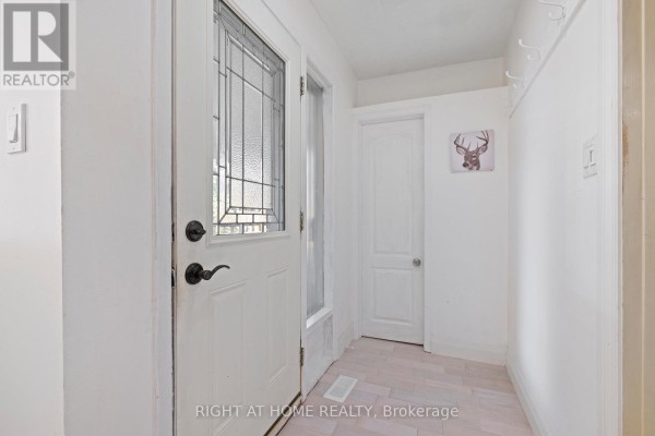 Dining room - 1147 Saturnia Crescent, Mississauga, ON L4Y2M2 Photo 3