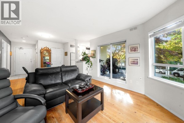 115 128 W 8th Street, North Vancouver, BC V7M3M1 Photo 3