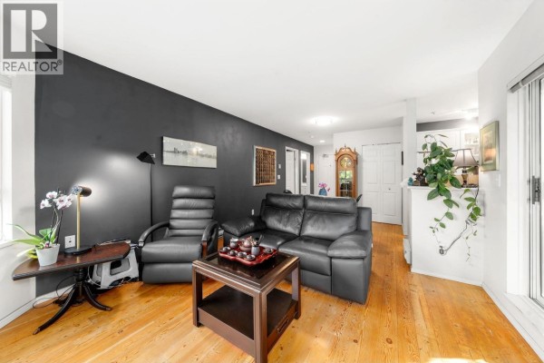 115 128 W 8th Street, North Vancouver, BC V7M3M1 Photo 4