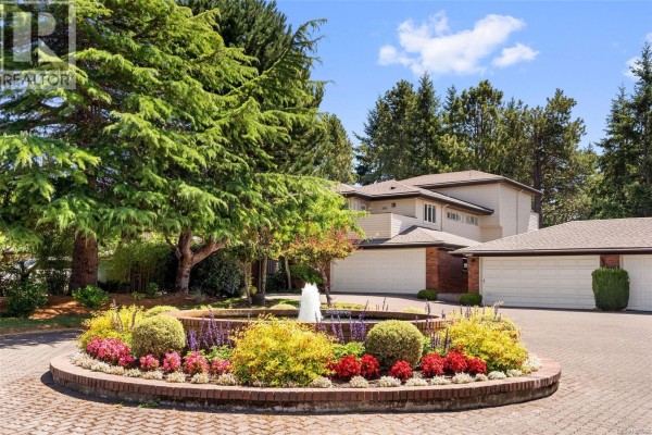 115 2345 Cedar Hill Cross Rd, Oak Bay